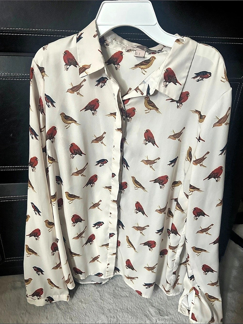 Forever 21 Bird Print Button Down Shirt White & Red Medium